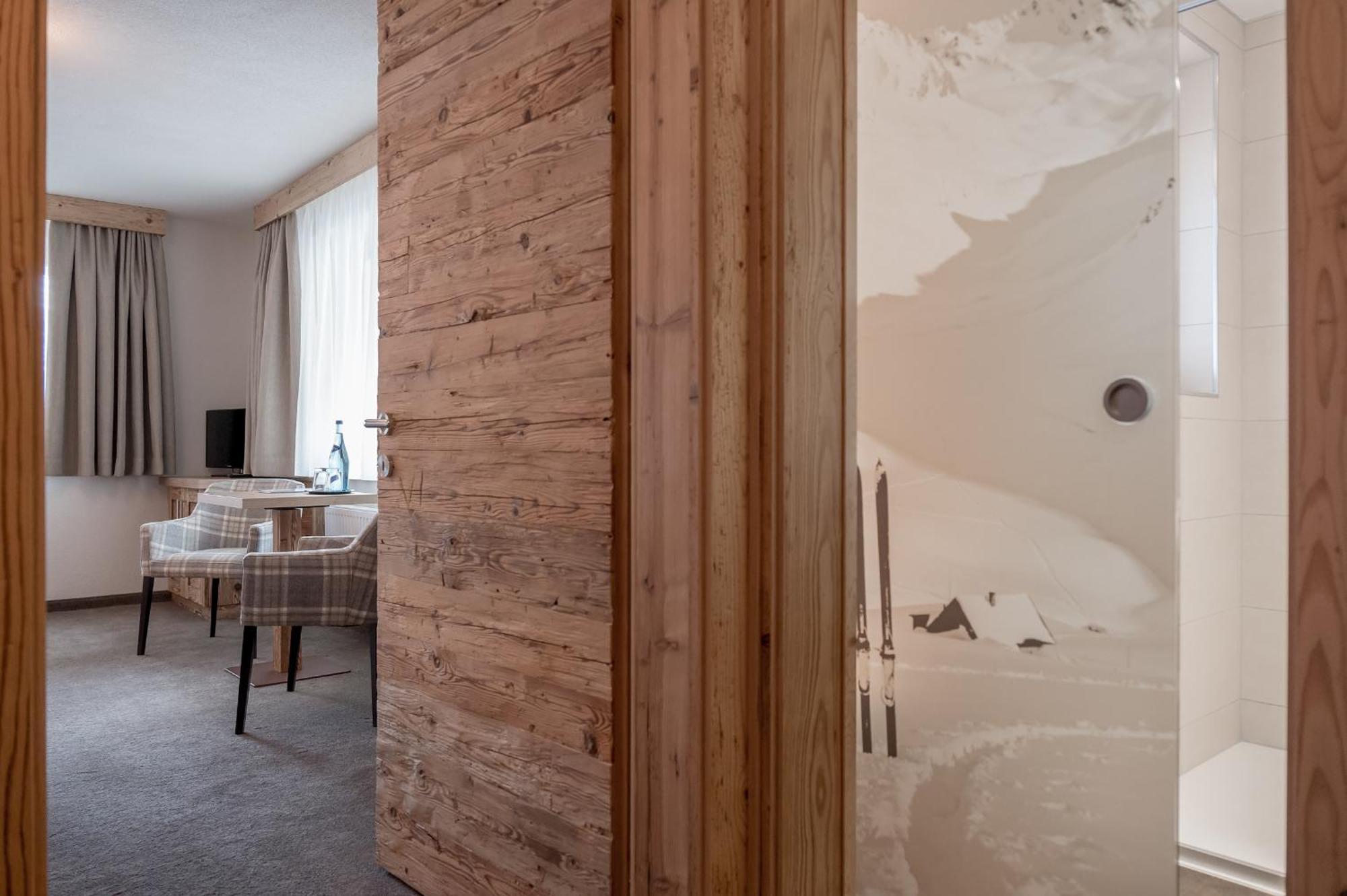 Burghotel Alpengluehn 오베르구르글 외부 사진