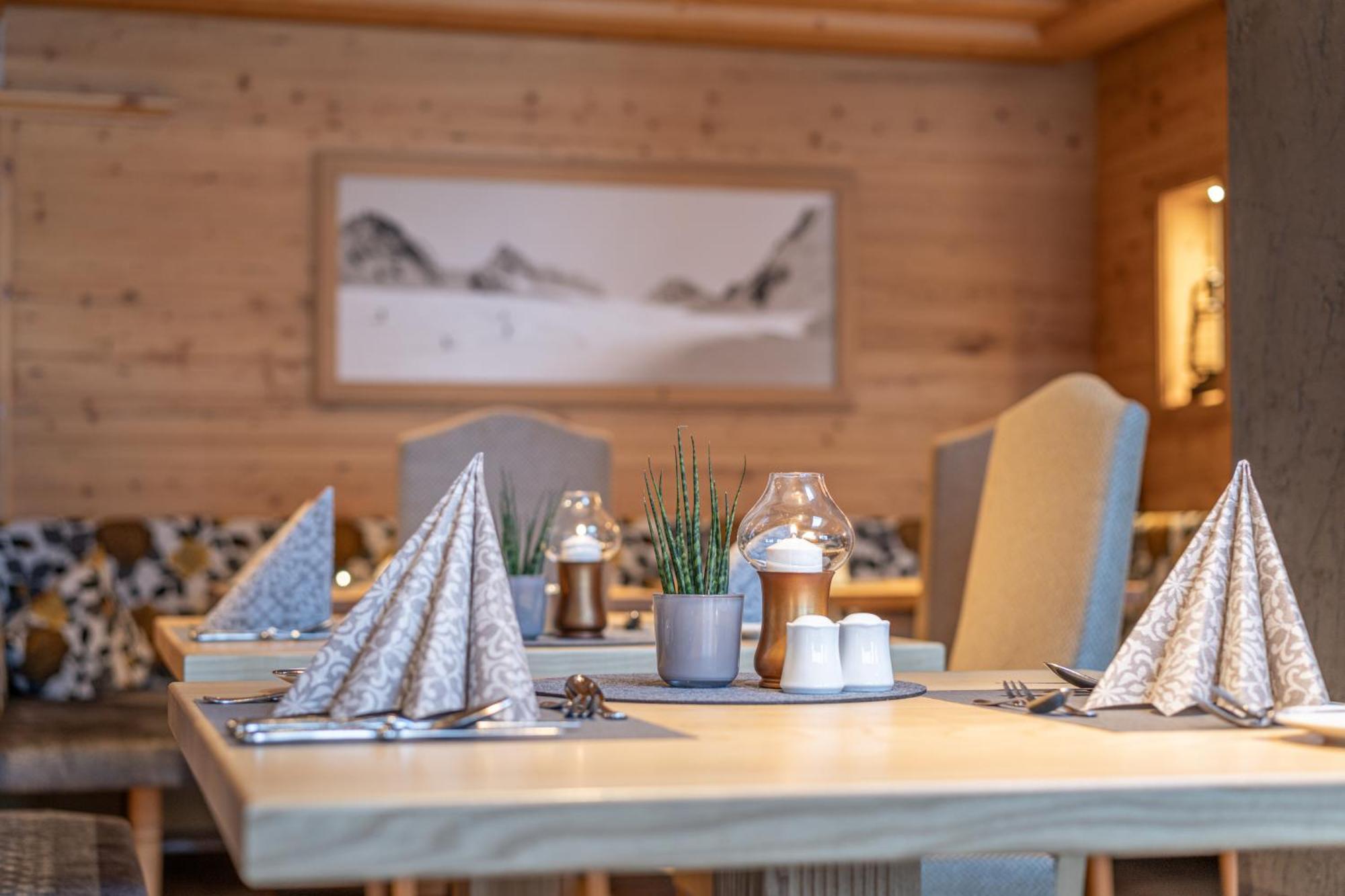 Burghotel Alpengluehn 오베르구르글 외부 사진