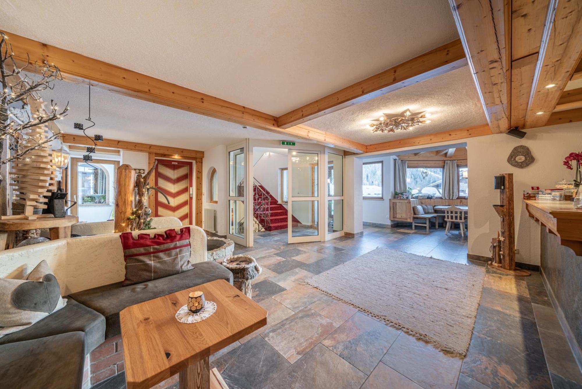 Burghotel Alpengluehn 오베르구르글 외부 사진