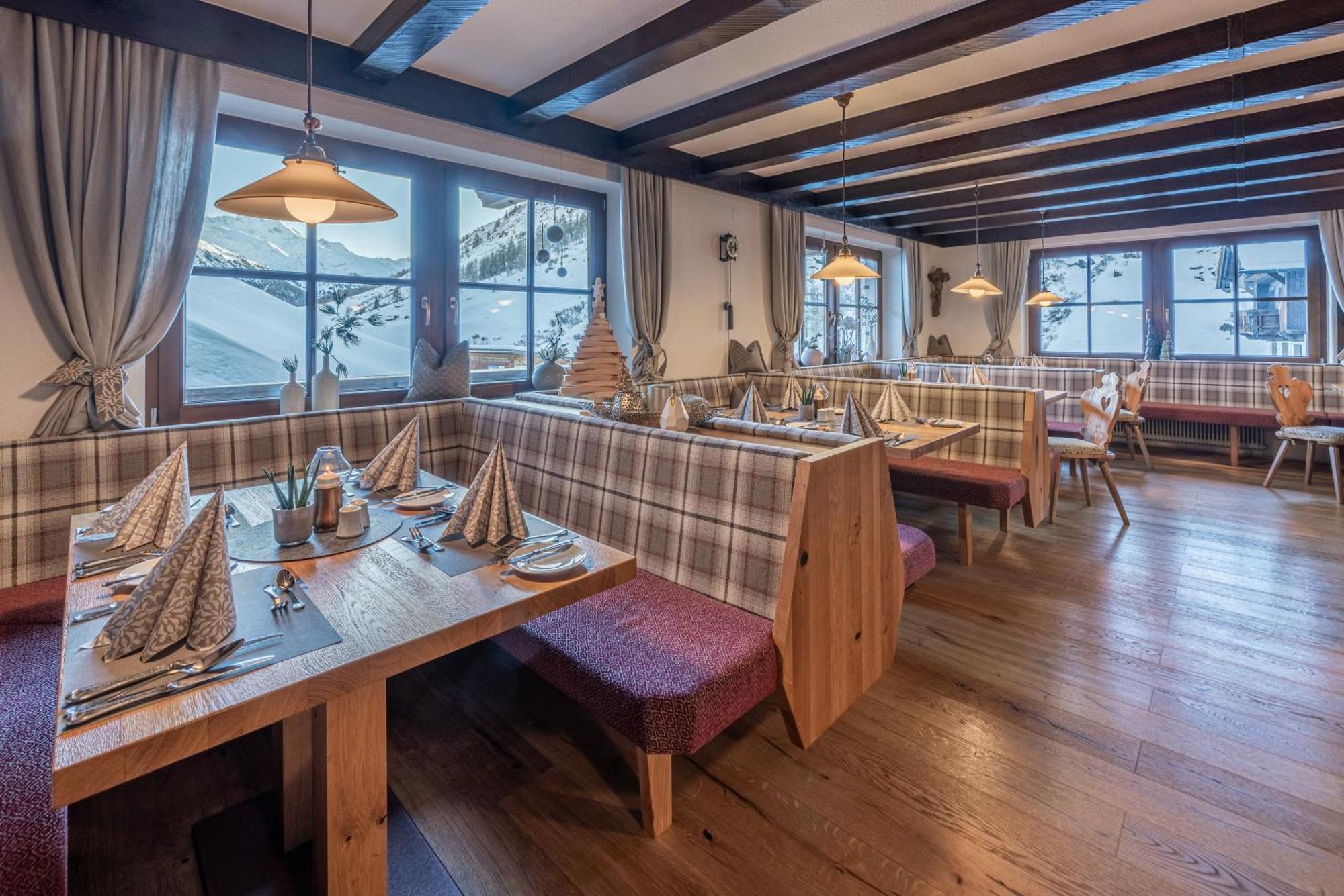 Burghotel Alpengluehn 오베르구르글 외부 사진