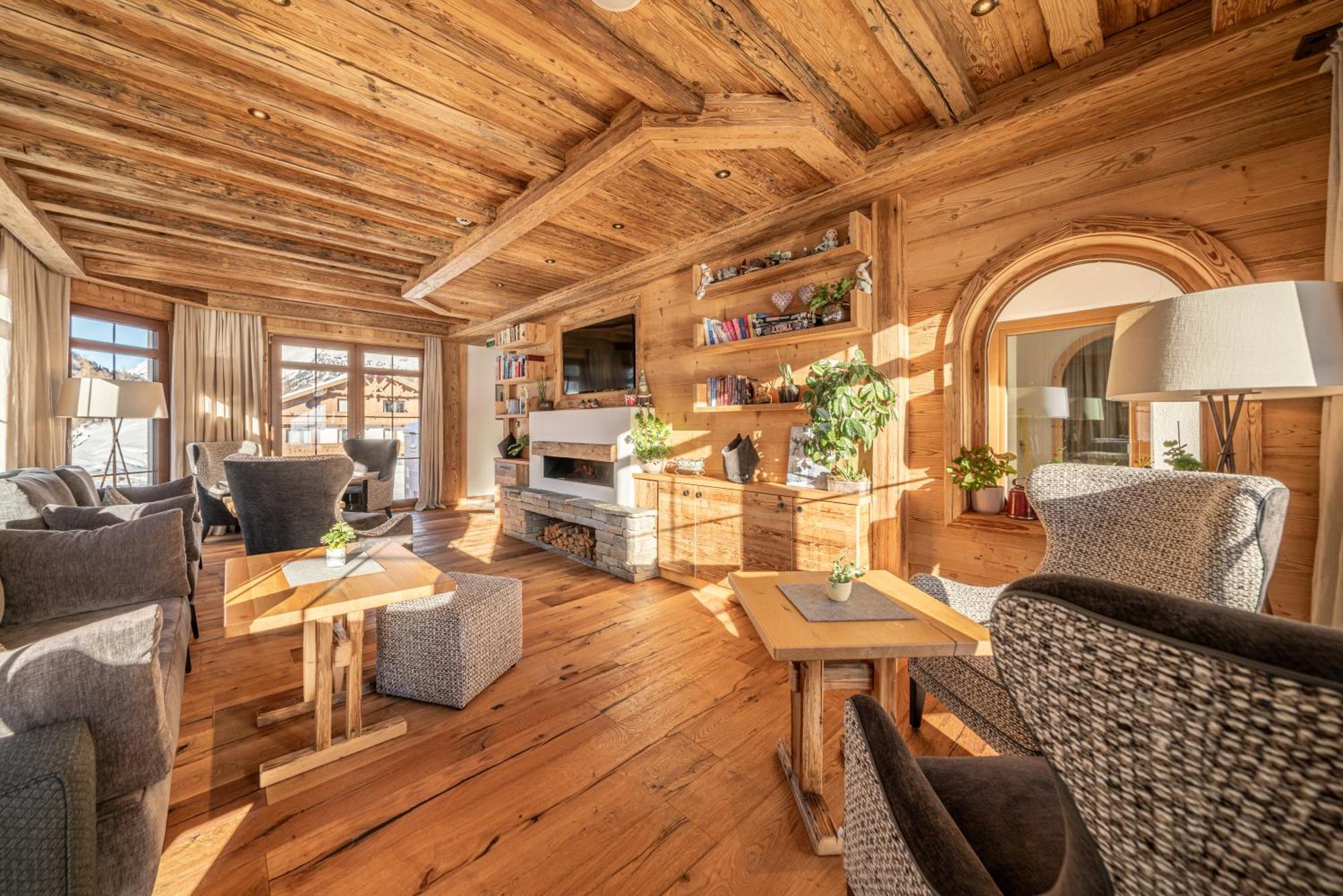 Burghotel Alpengluehn 오베르구르글 외부 사진