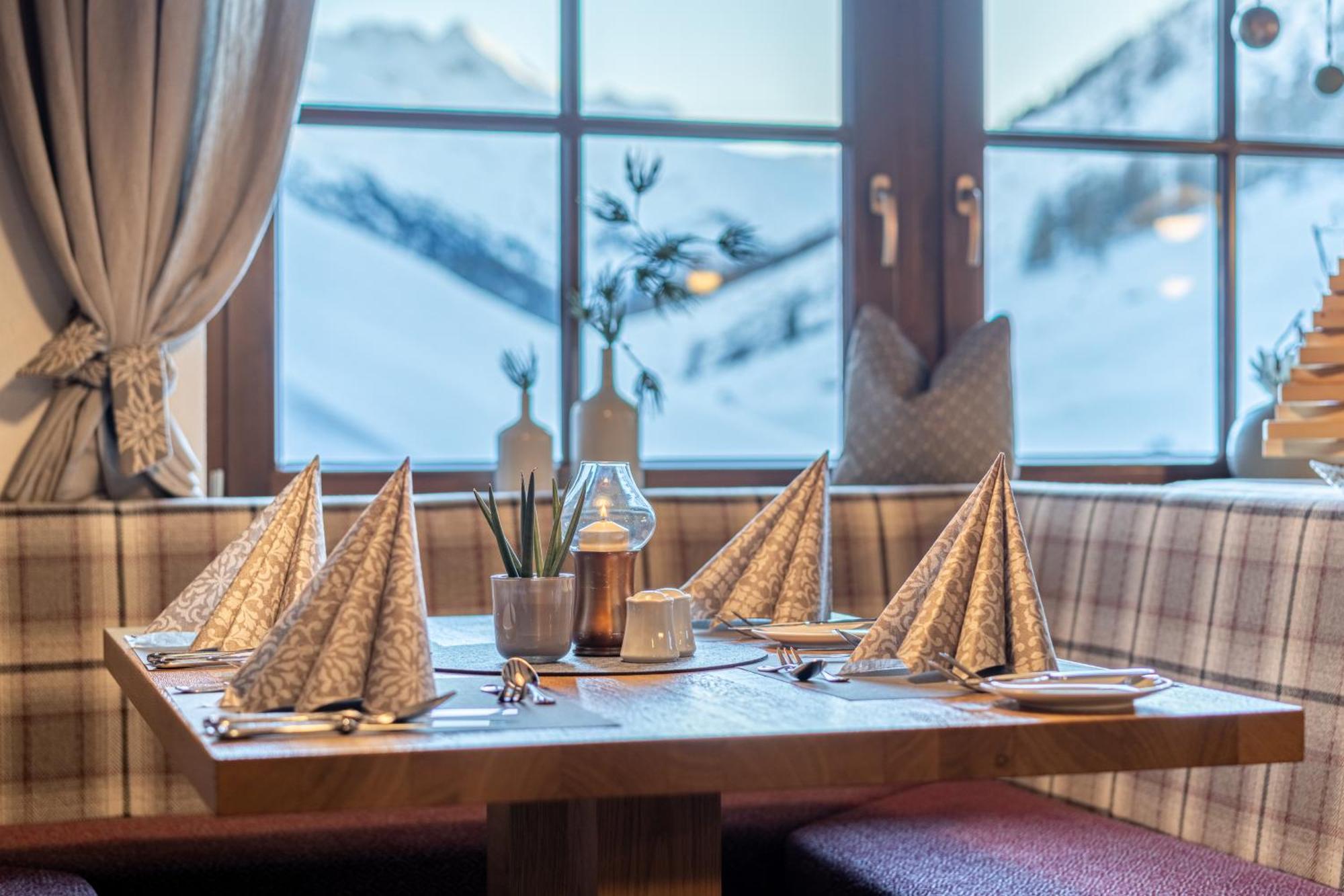 Burghotel Alpengluehn 오베르구르글 외부 사진