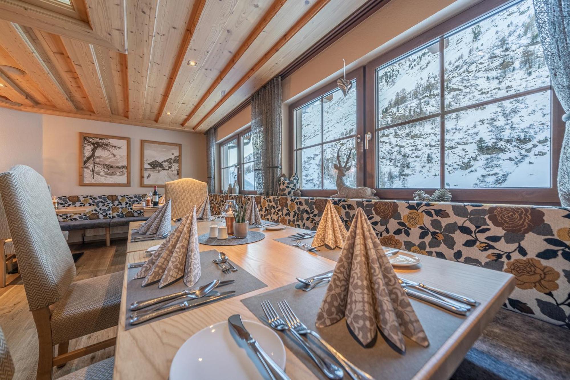 Burghotel Alpengluehn 오베르구르글 외부 사진