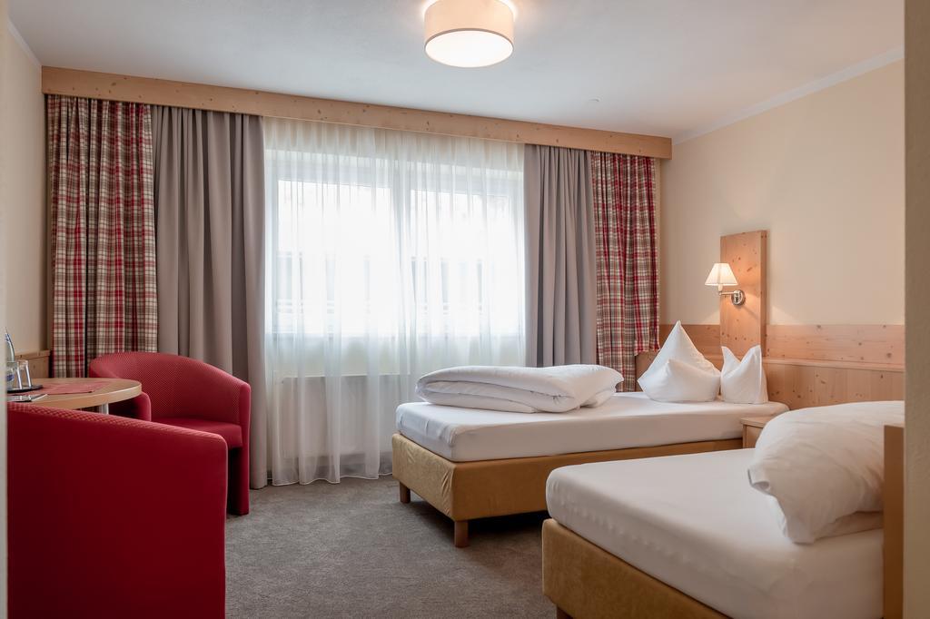 Burghotel Alpengluehn 오베르구르글 외부 사진
