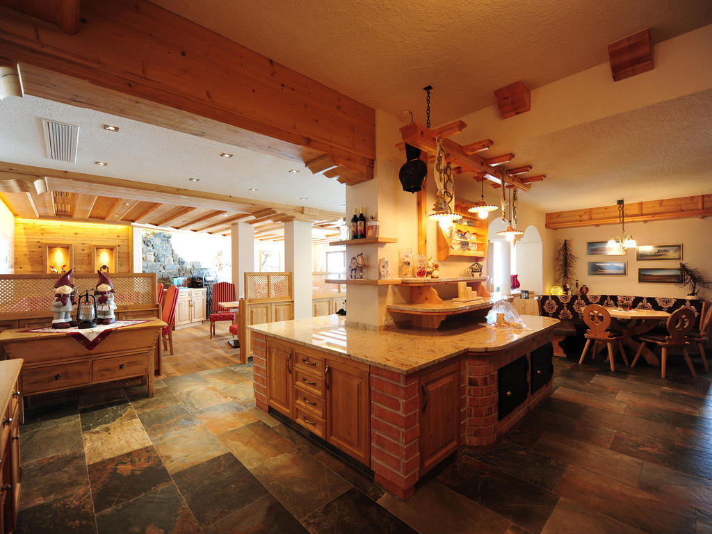 Burghotel Alpengluehn 오베르구르글 외부 사진